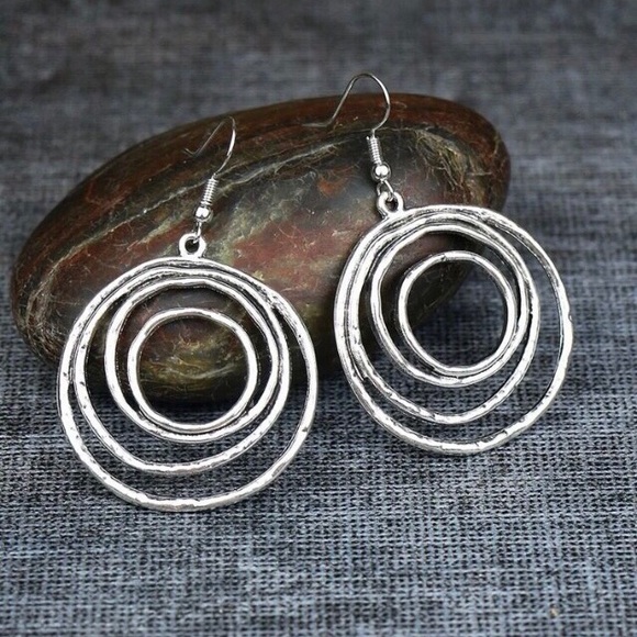 💫Layered Circle Antique Silver Look Earrings NWT - Picture 1 of 4